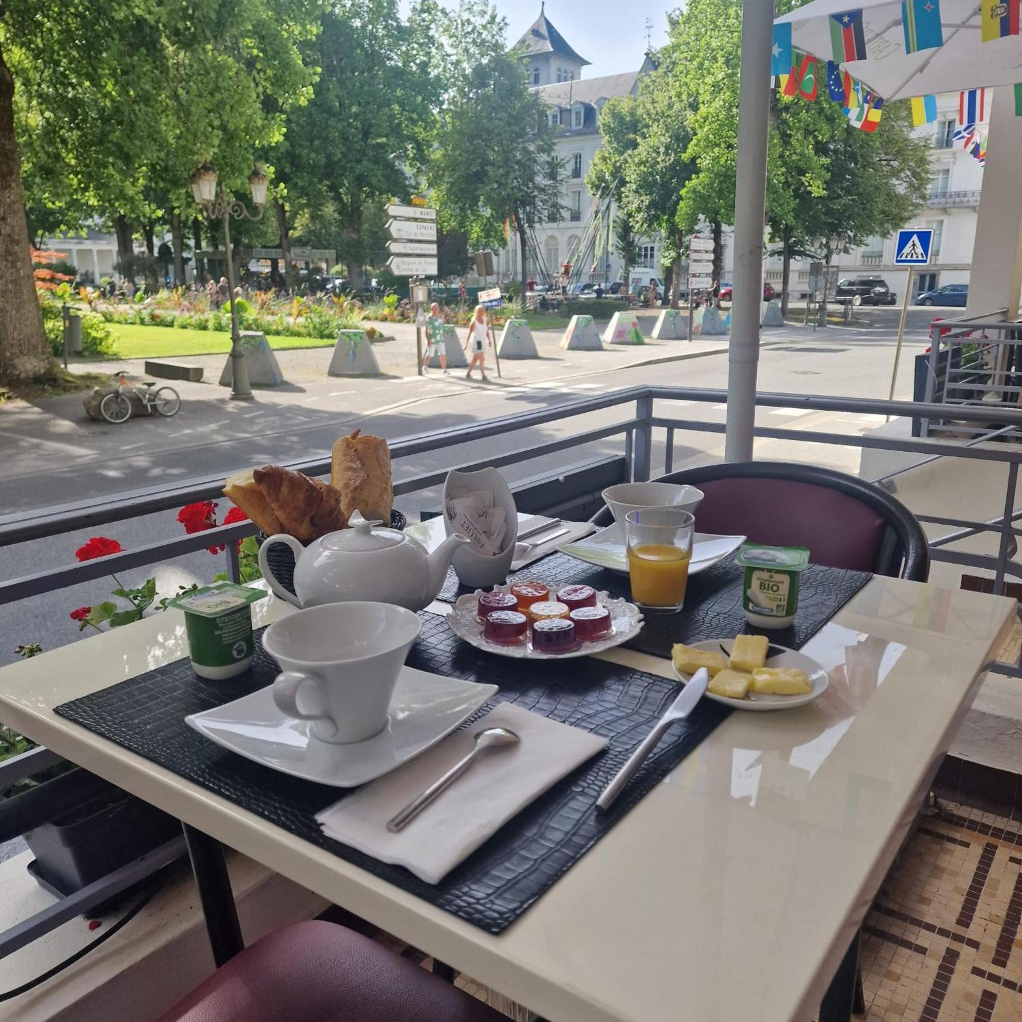 Bagnères-de-Luchon Royal Luchonアパートホテル エクステリア 写真