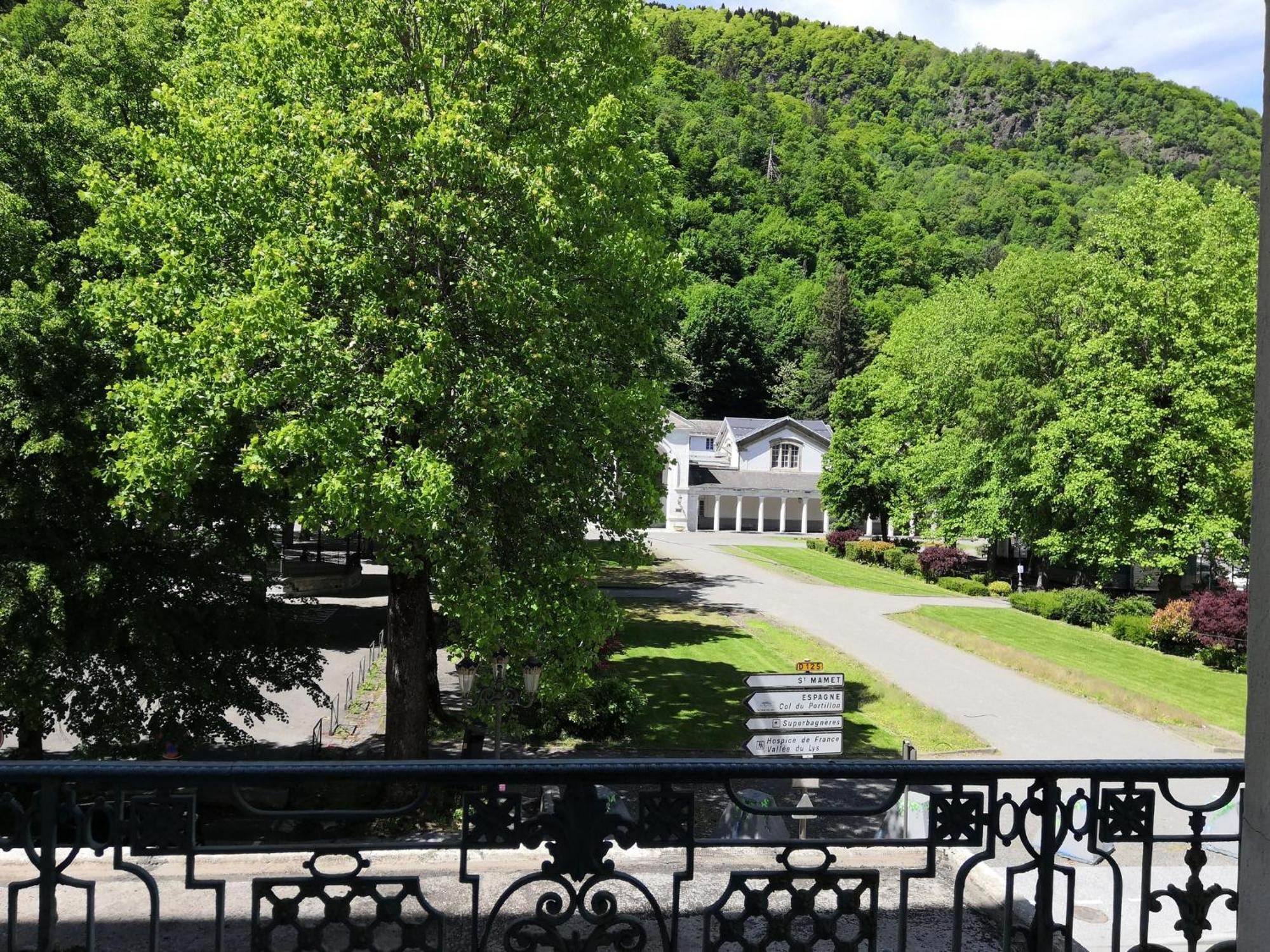 Bagnères-de-Luchon Royal Luchonアパートホテル エクステリア 写真
