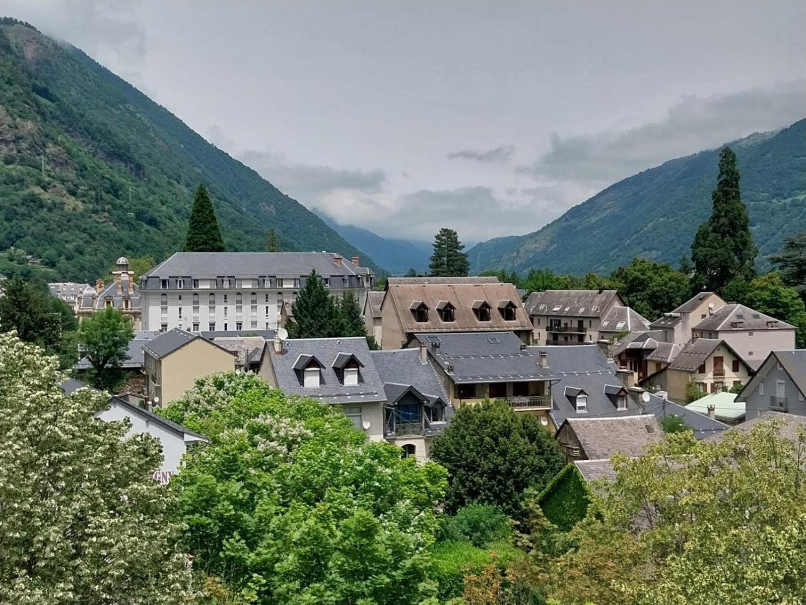Bagnères-de-Luchon Royal Luchonアパートホテル エクステリア 写真
